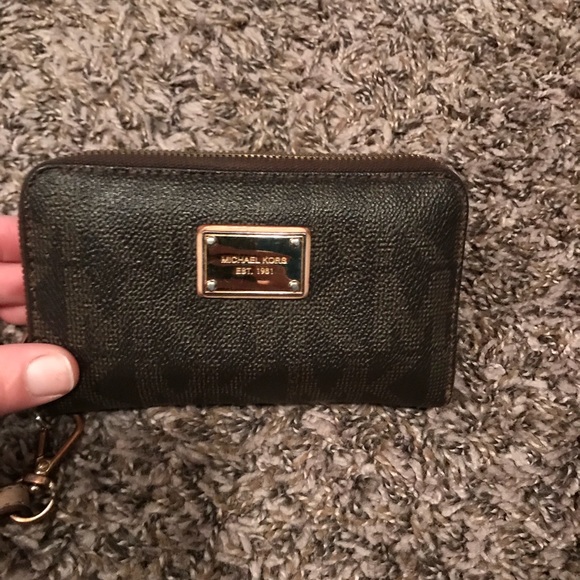 Michael Kors purse and matching wallet - Picture 3 of 6